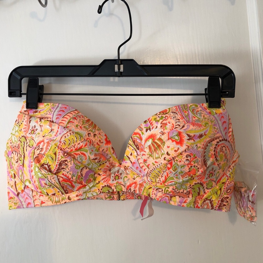 BRAND NEW Victoria’s Secret bikini top (36C)